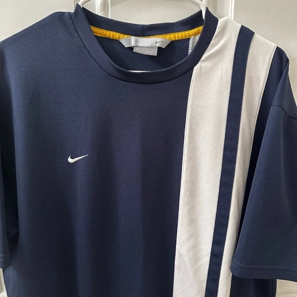 Vintage 💎 Y2K Nike t-shirt - Picture 2 of 5